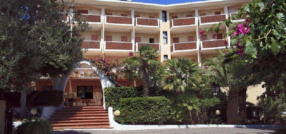 Hotel Punta Faro Капо Ватикано Екстериор снимка